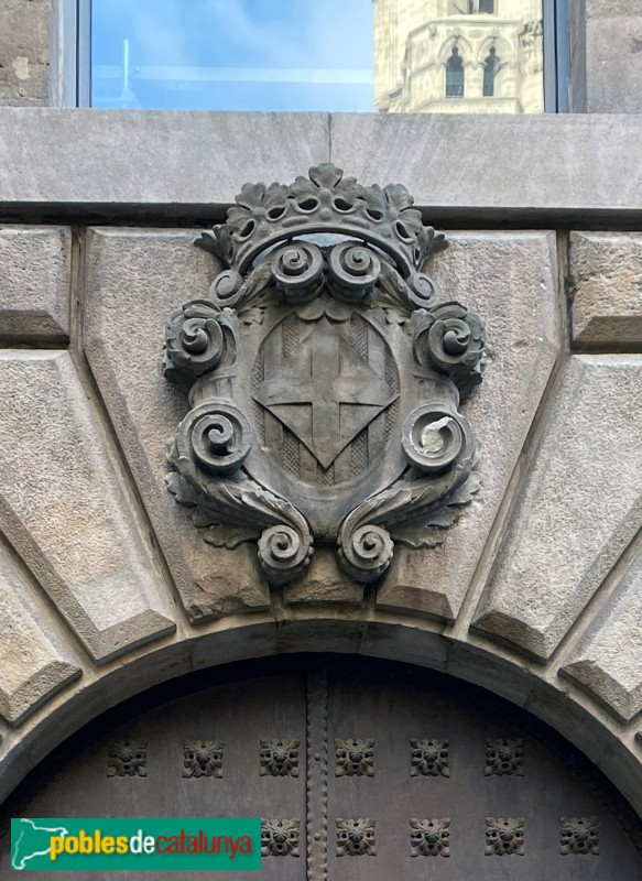 Barcelona - Palau de la Generalitat. Escut de la porta del carrer del Bisbe