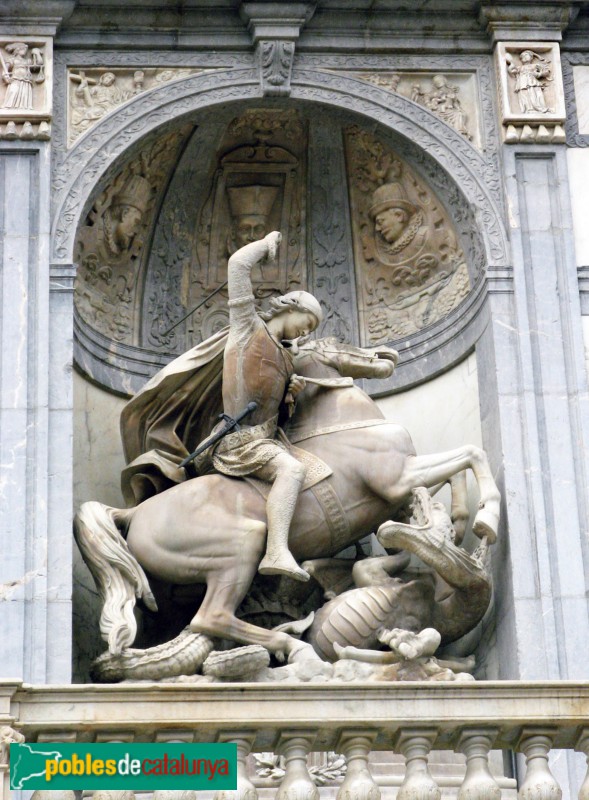 Barcelona - Palau de la Generalitat. Façana principal. Estàtua de Sant Jordi