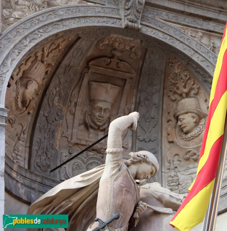 Barcelona - Palau de la Generalitat. Façana principal. Estàtua de Sant Jordi