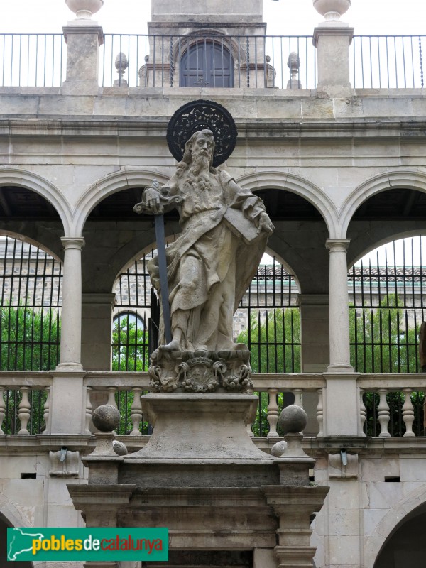 Barcelona - Casa de Convalescència. Escultura de Sant Pau