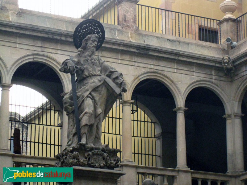 Barcelona - Casa de Convalescència. Escultura de Sant Pau