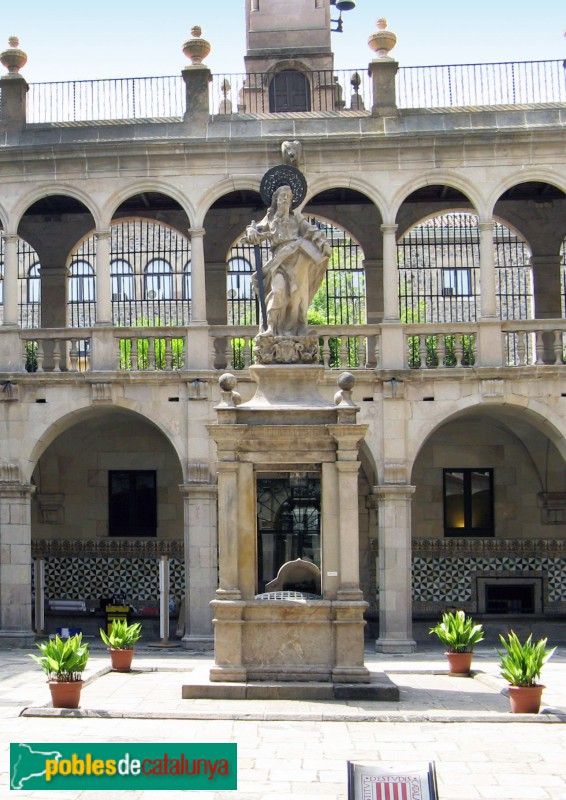 Barcelona - Casa de Convalescència. Escultura de Sant Pau