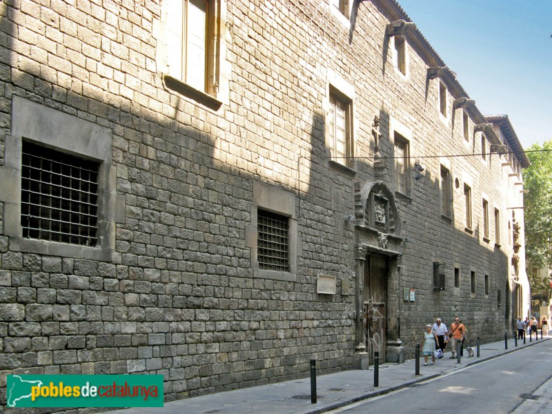 Barcelona - Hospital de la Santa Creu. Façana del carrer Hospital