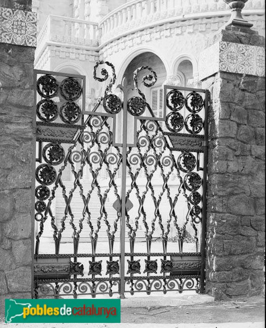 Barcelona - Av. Tibidabo, 23-25, tanca exterior