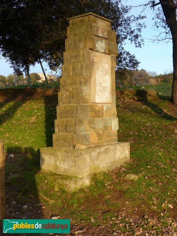 Folgueroles - Ruta verdagueriana. Monòlit a prop de La Damunt