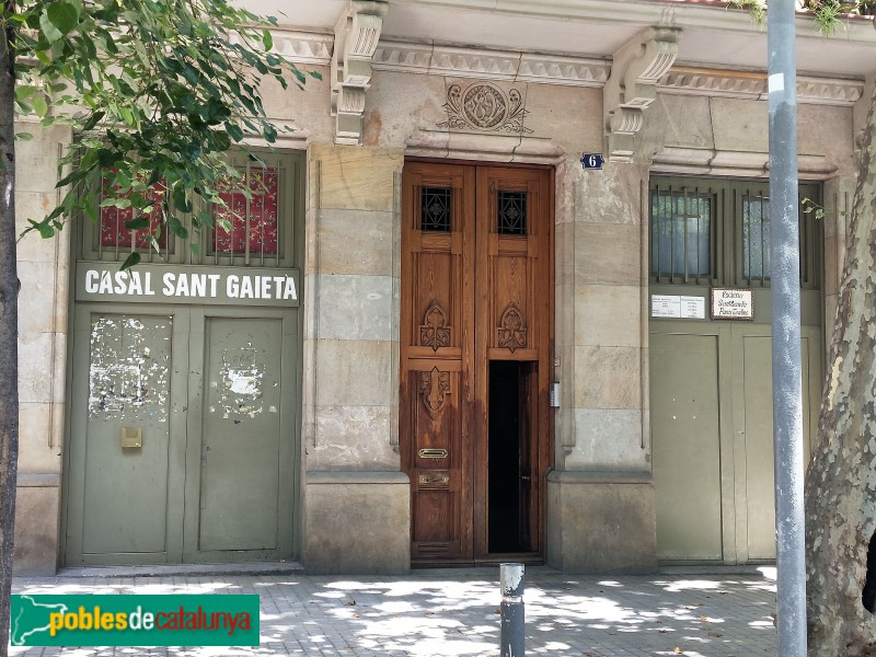 Barcelona - Església de Sant Gaietà (els Teatins). Casal carrer Enric Granados