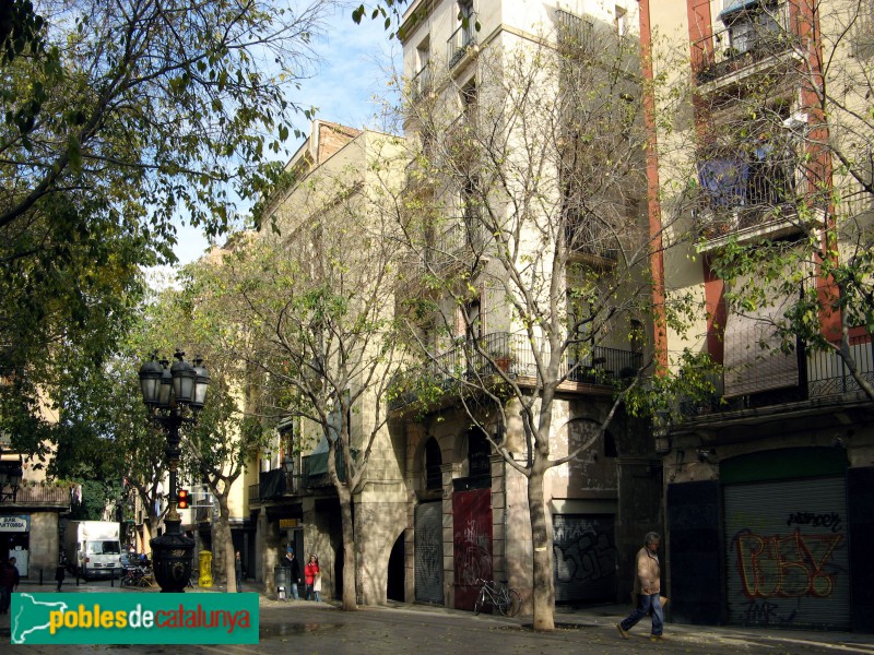 Barcelona - Plaça de Sant Agustí Vell (Foto: Albert Esteves, 2006) Barcelona - Plaça de Sant Agustí Vell