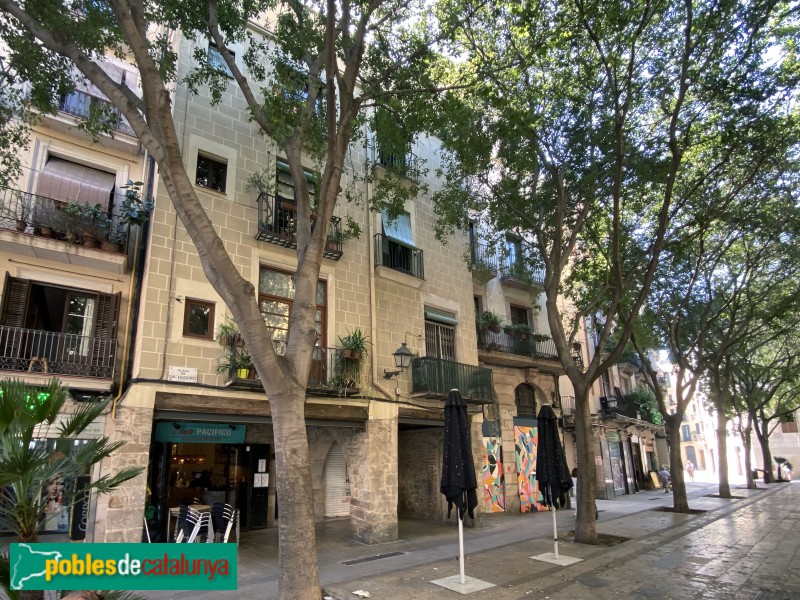 Barcelona - Plaça de Sant Agustí Vell (Foto: Albert Esteves, 2020) Barcelona - Plaça de Sant Agustí Vell
