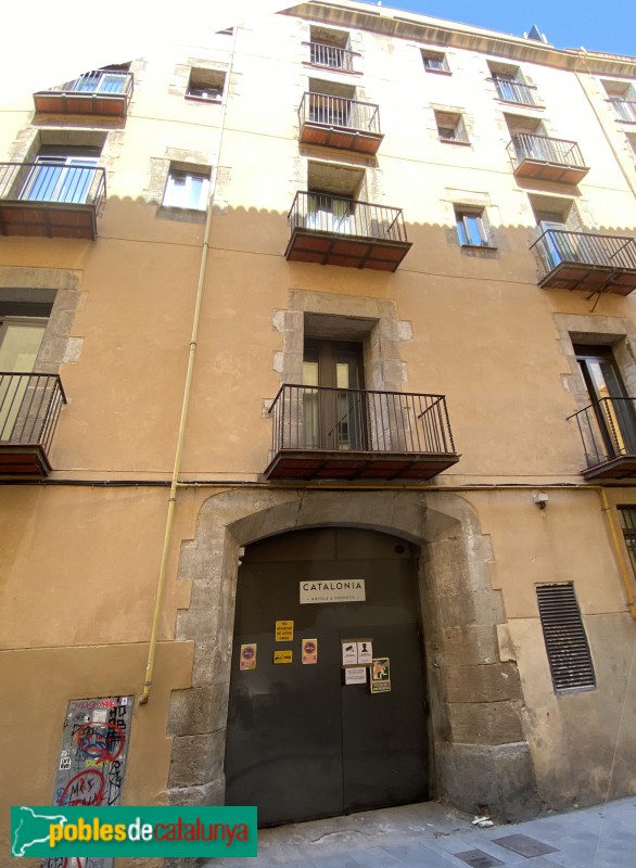 Barcelona - Carrer d'en Cortines, 25-27 (Foto: Albert Esteves, 2020) Barcelona - Carrer d'en Cortines, 25-27