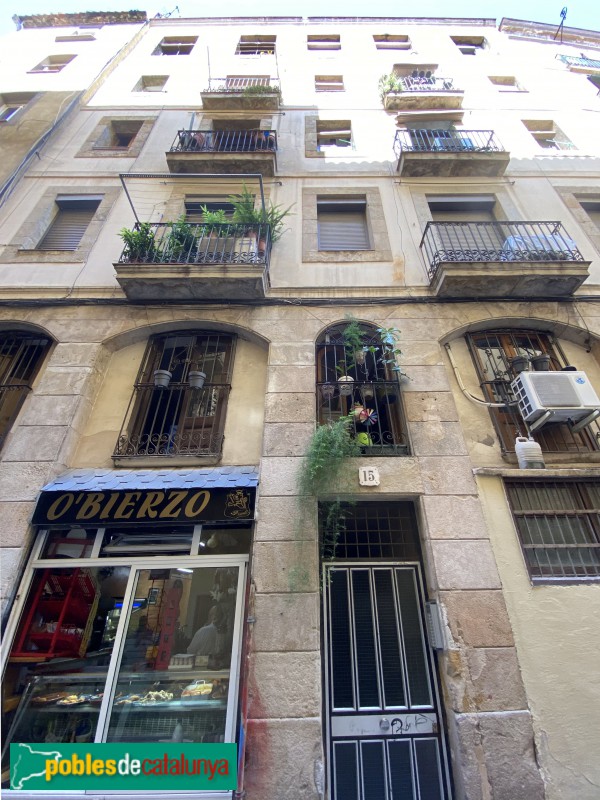 Barcelona - Carrer d'en Cortines, 15 (Foto: Albert Esteves, 2020) Barcelona - Carrer d'en Cortines, 15
