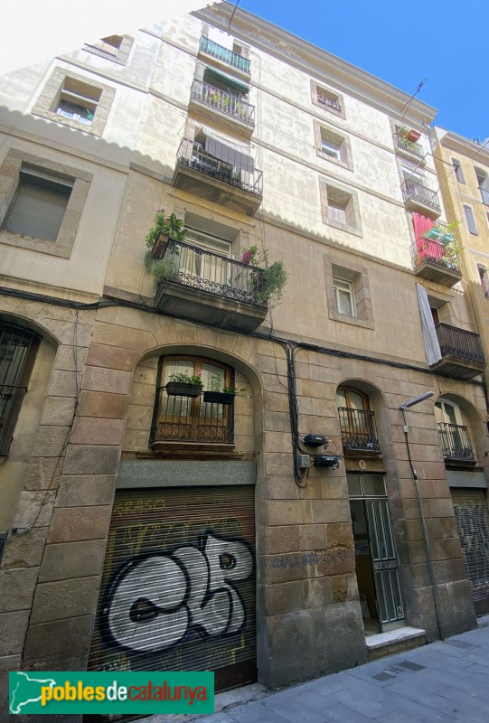 Barcelona - Carrer d'en Cortines, 15 (Foto: Albert Esteves, 2020) Barcelona - Carrer d'en Cortines, 15