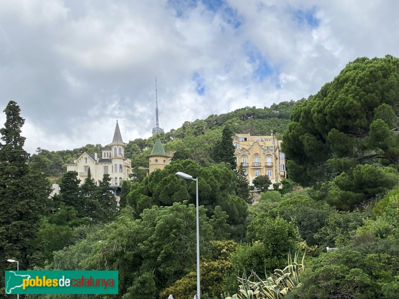 Barcelona - La casa Llimona amb les seves veïnes