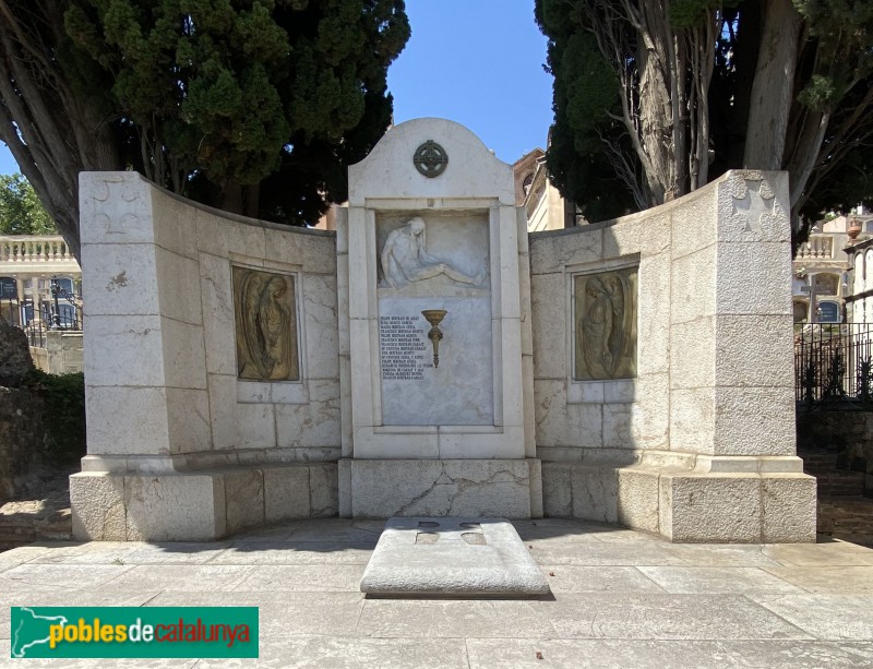 Barcelona - Cementiri de Sant Gervasi. Sepulcre Bertrán i Musitu