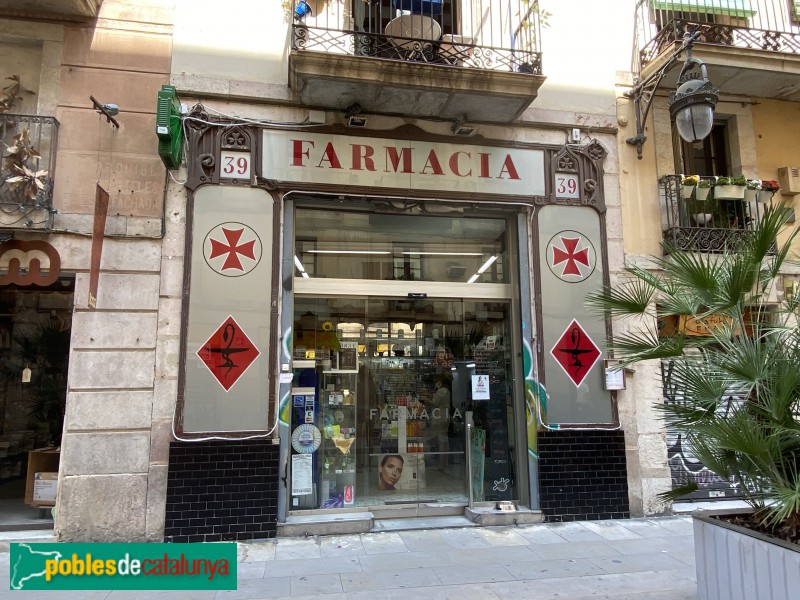 Barcelona - Farmàcia La Puntual (Foto: Albert Esteves, 2020) Barcelona - Farmàcia La Puntual