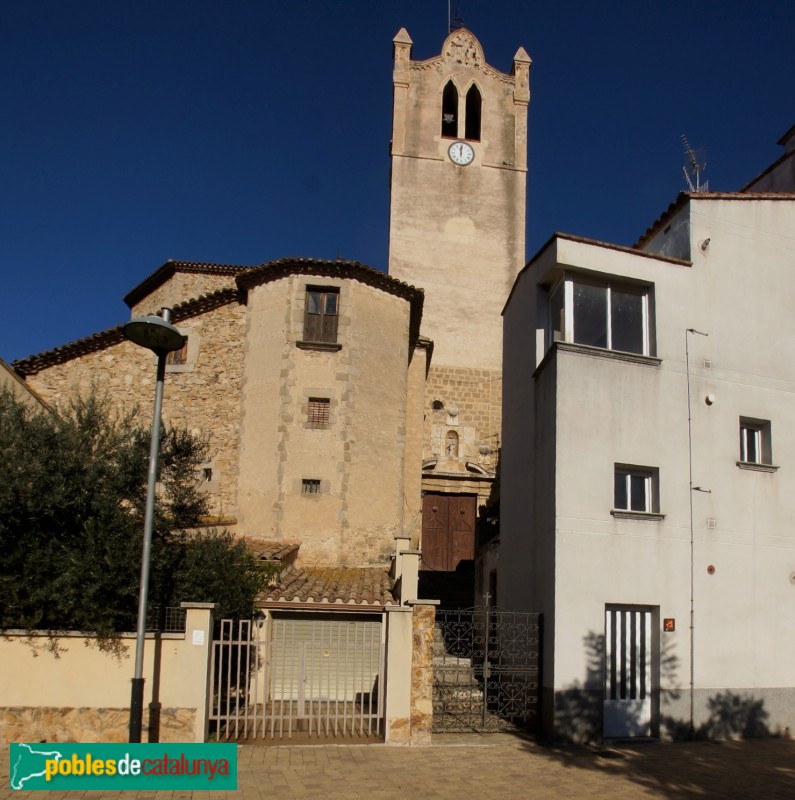 Calonge - Església de Sant Martí. Façana de la plaça de la Doma (Foto: Flamenc, 2012) Calonge - Església de Sant Martí. Façana de la plaça de la Doma