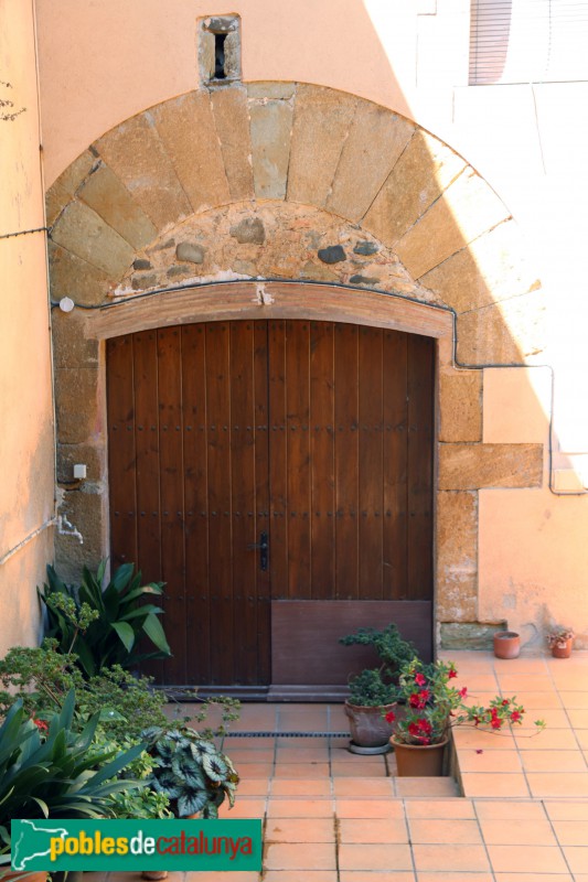 Cruïlles - Casa de la finestra conopial (Foto: Albert Esteves, 2020) Cruïlles - Casa de la finestra conopial
