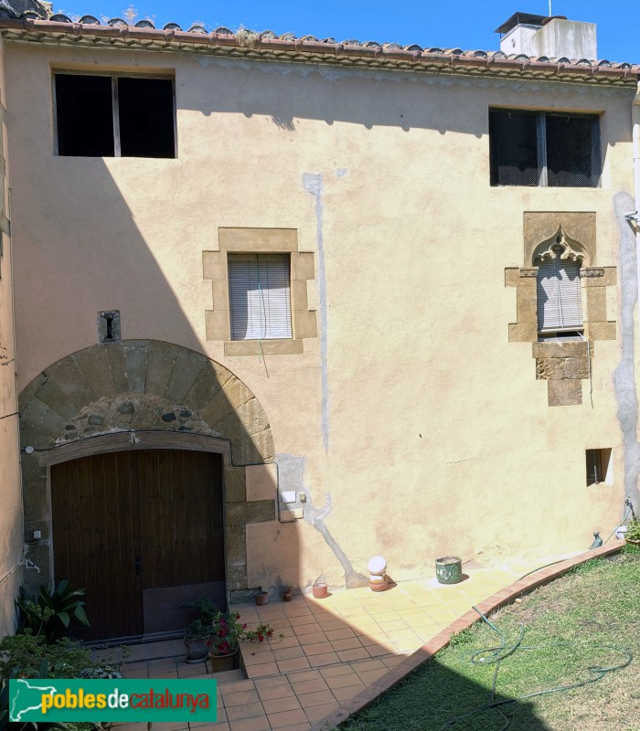 Cruïlles - Casa de la finestra conopial (Foto: Albert Esteves, 2020) Cruïlles - Casa de la finestra conopial