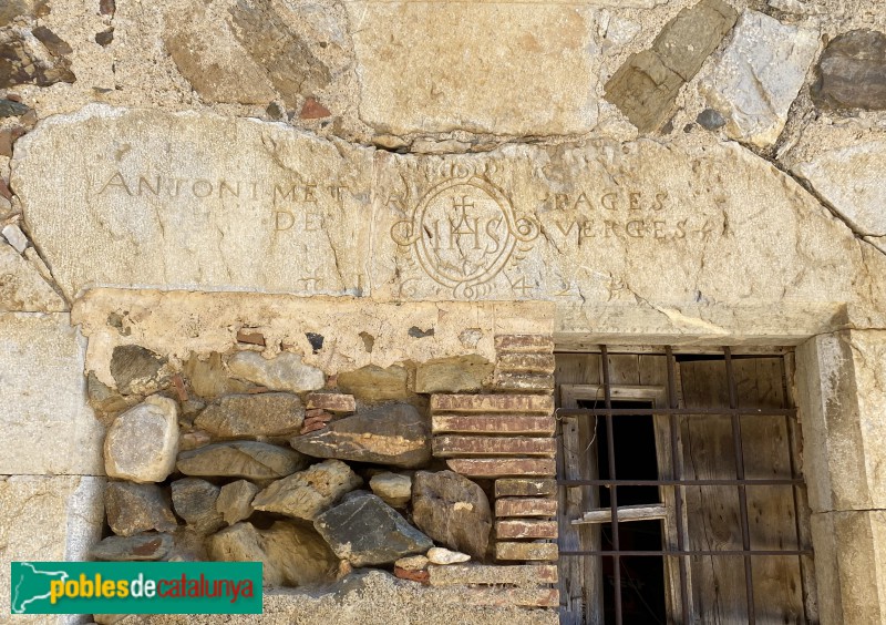 Cruïlles - Nucli de Sant Miquel. Llinda 1642 (Foto: Albert Esteves, 2020) Cruïlles - Nucli de Sant Miquel. Llinda 1642