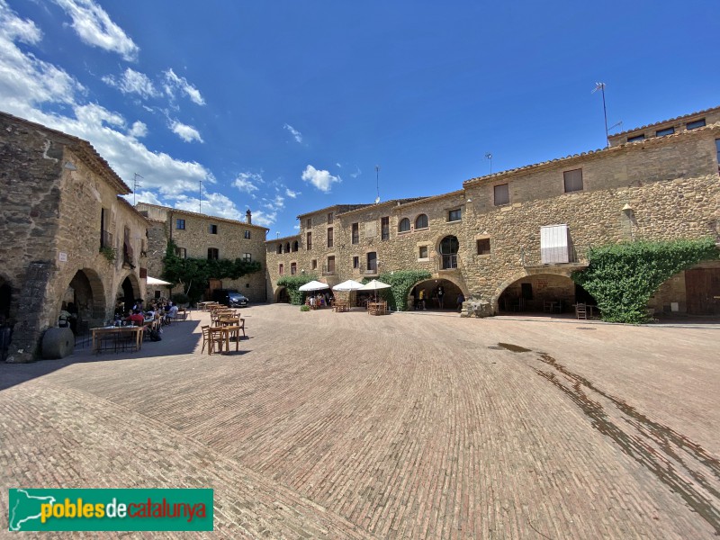 Monells - Plaça Major o de Jaume I (Foto: Albert Esteves, 2020) Monells - Plaça Major o de Jaume I