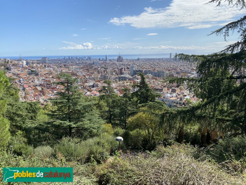 Barcelona - Panoràmica des del Turó del Putxet (Foto: Albert Esteves, 2020) Barcelona - Panoràmica des del Turó del Putxet