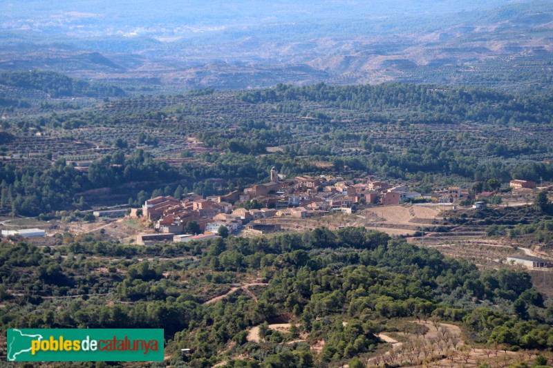 El poble de Bovera, des del mirador de La Granadella