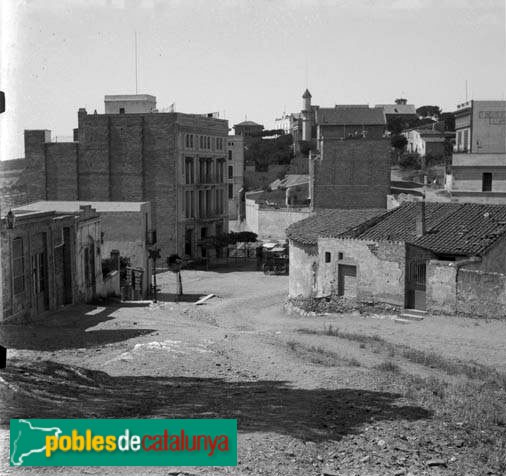 Barcelona - Plaça de Vallvidrera, amb la casa Vilardaga a mà esquerra