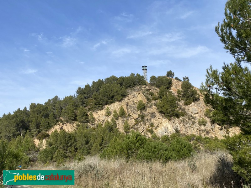 Barcelona - Puig d'Olorda, darrere del mirador hi ha la creu