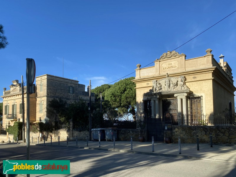 Barcelona - Biblioteca i casa Almirall (Tibidabo)