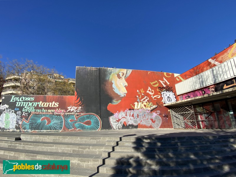 Barcelona - Biblioteca Guinardó - Mercè Rodoreda. Mural Roc Blacblock