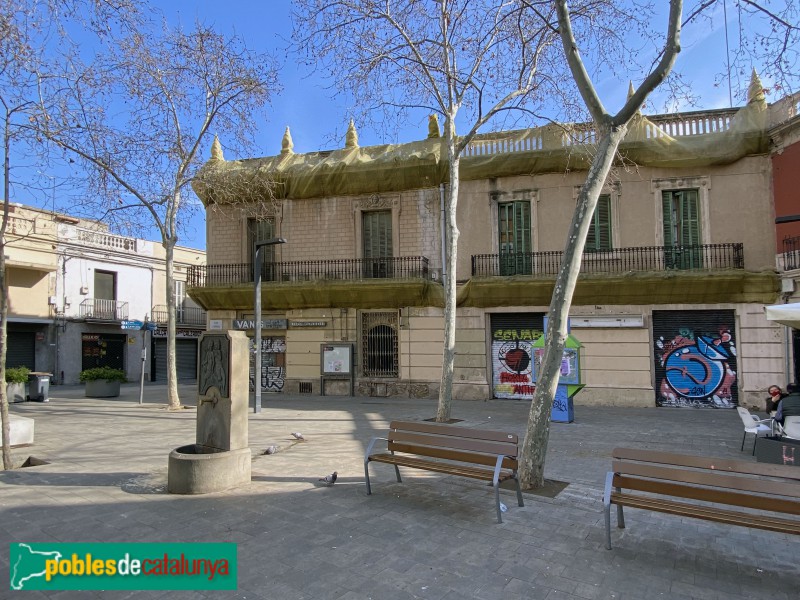 Barcelona - Plaça Eivissa (Foto: Albert Esteves, 2021) Barcelona - Plaça Eivissa