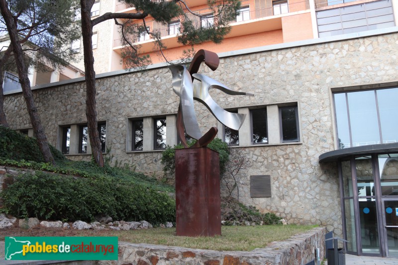 Barcelona - Llars Mundet. Escultura <i>Vuelos</i>