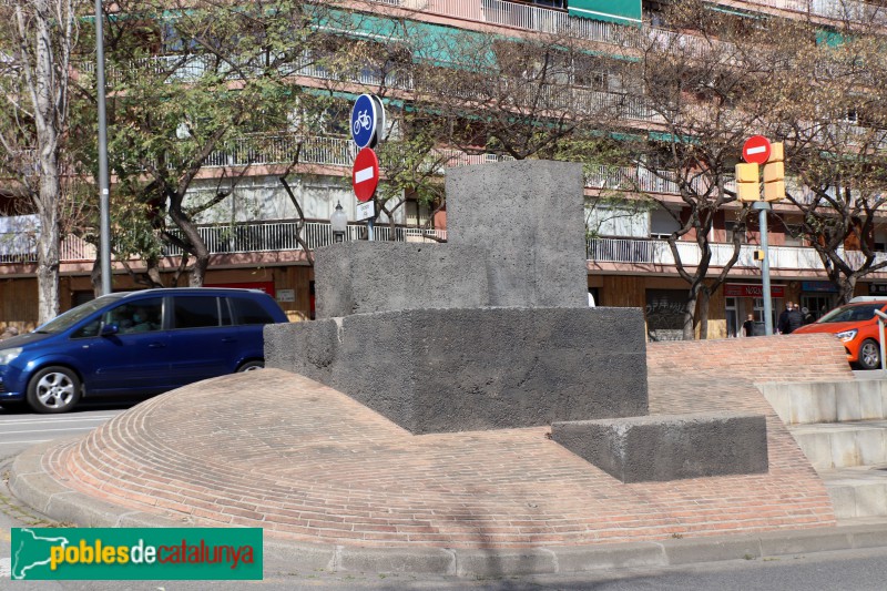 Barcelona - Mitjana escultòrica de l'Av. Rio de Janeiro