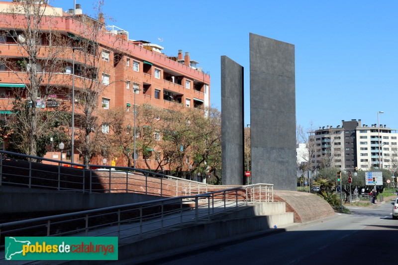 Barcelona - Mitjana escultòrica de l'Av. Rio de Janeiro