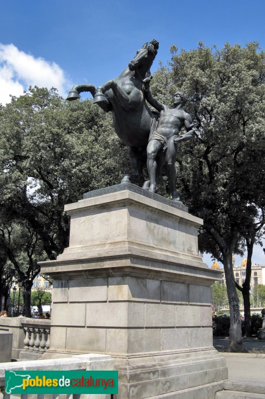 Barcelona - Escultura <i>Treball</i> (Llucià Oslé)