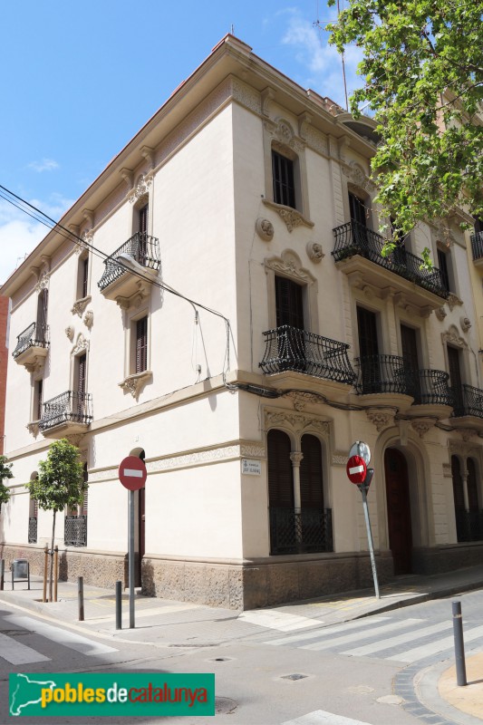 L'Hospitalet de Llobregat - Casa Josep Oliveras (Foto: Albert Esteves, 2021) L'Hospitalet de Llobregat - Casa Josep Oliveras