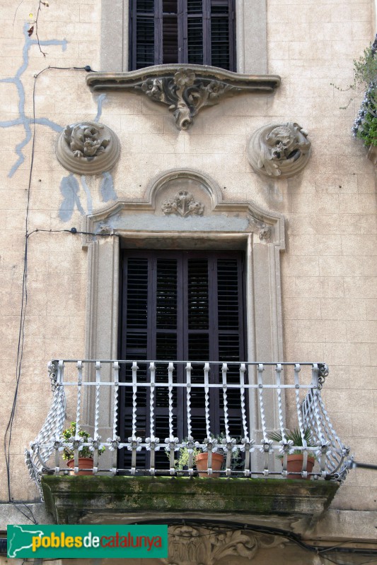 L'Hospitalet de Llobregat - Casa Josep Oliveras (Foto: Albert Esteves, 2011) L'Hospitalet de Llobregat - Casa Josep Oliveras