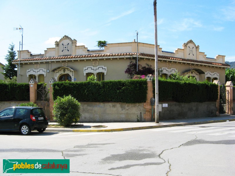 Sant Vicenç dels Horts - Plaça Carme Llinàs, 3-4