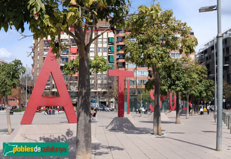 L'Hospitalet de Llobregat - Escultura <i>Les Lletres</i>