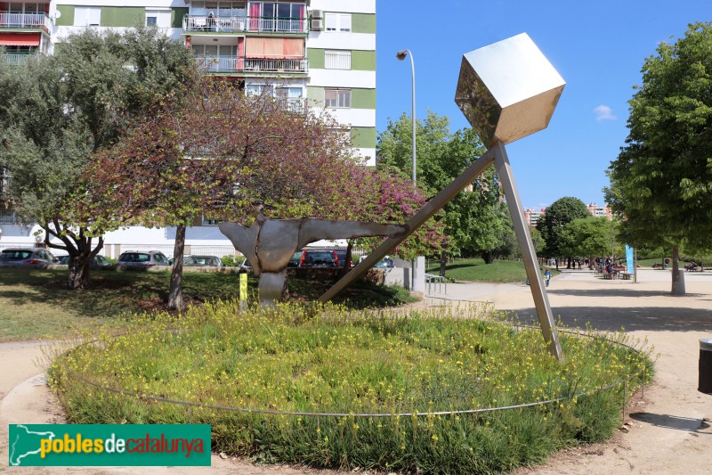 L'Hospitalet de Llobregat - Escultura Conseqüència d'equilibris (Foto: Albert Esteves, 2021) L'Hospitalet de Llobregat - Escultura Conseqüència d'equilibris