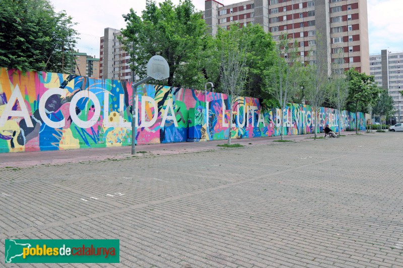 L'Hospitalet de Llobregat - Mural de l'Institut de Bellvitge (Foto: Albert Esteves, 2021) L'Hospitalet de Llobregat - Mural de l'Institut de Bellvitge