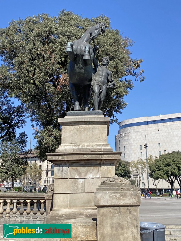 Barcelona - Escultura <i>Treball</i> (Llucià Oslé)