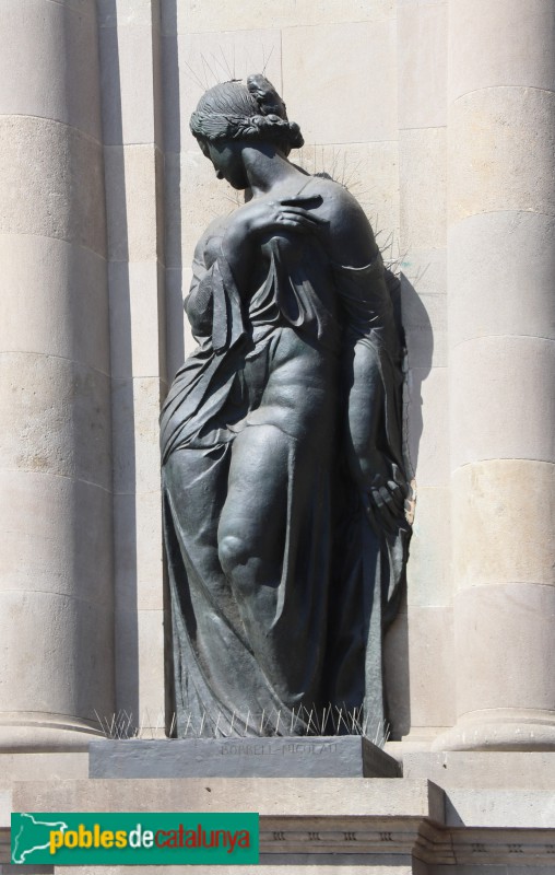 Barcelona - Escultura <i>Dona amb el rostre girat</i> (Joan Borrell)