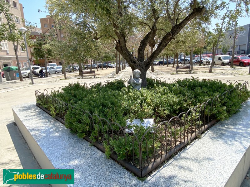 L'Hospitalet de Llobregat - Escultura Noi amb peix