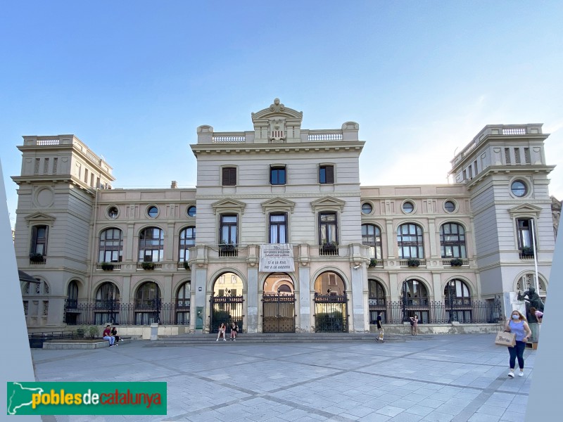 Sabadell - Ajuntament. Façana de la plaça Doctor Robert