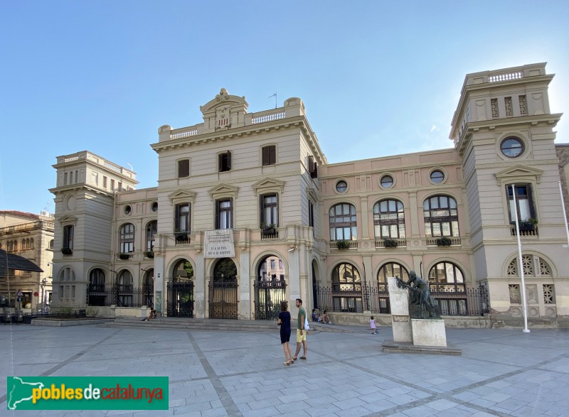 Sabadell - Ajuntament. Façana de la plaça Doctor Robert