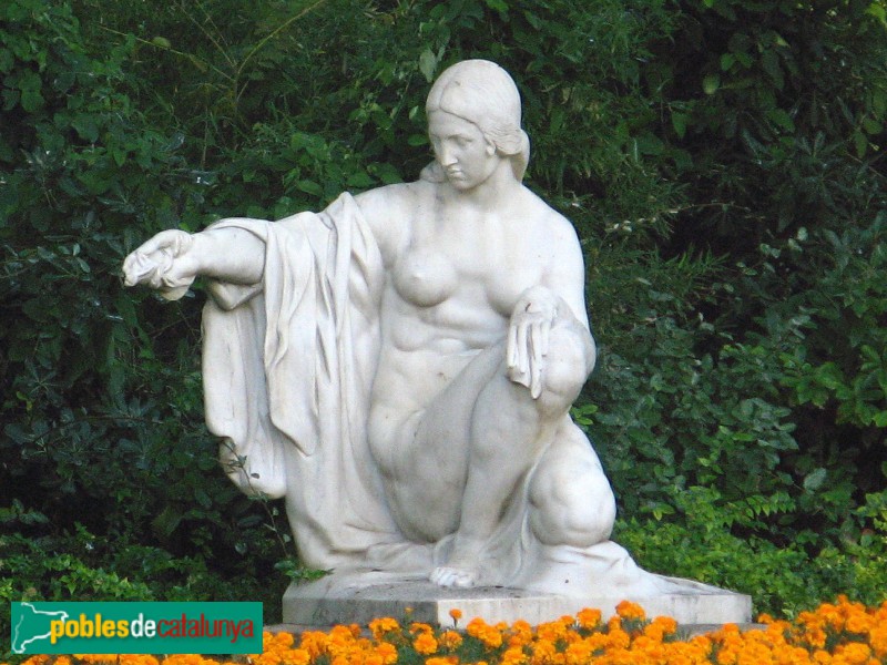 Barcelona - Jardins del Palau de Pedralbes. Nu femení agenollat