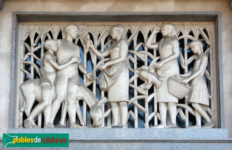 Barcelona - Passeig de Sant Joan, 102. Escultura de Joan Rebull