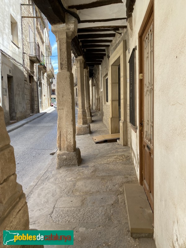 Arbeca - Porxos del carrer Sant Jaume (Foto: Albert Esteves, 2021) Arbeca - Porxos del carrer Sant Jaume