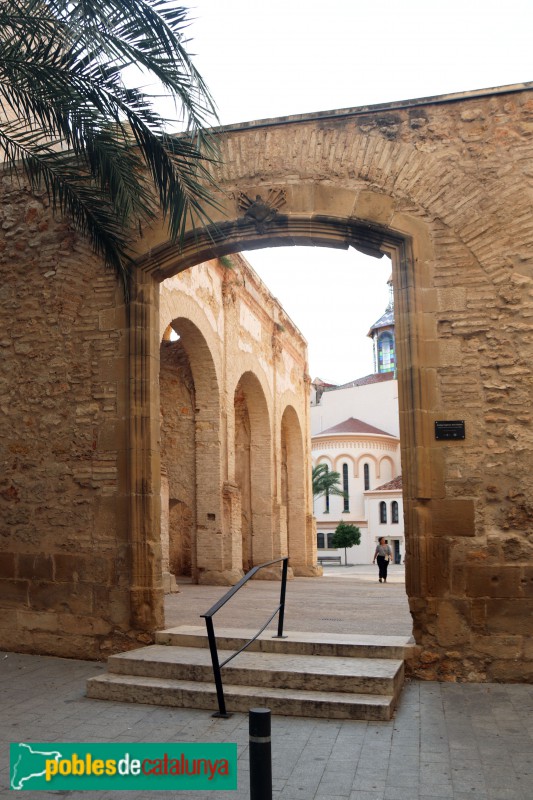 Tortosa - Restes de l'església dels Dolors (Foto: Albert Esteves, 2021) Tortosa - Restes de l'església dels Dolors