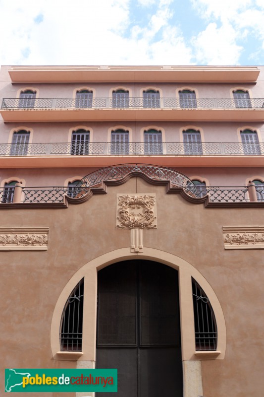 Tortosa - Magatzems Bau. Façana Sant Joan Baptista